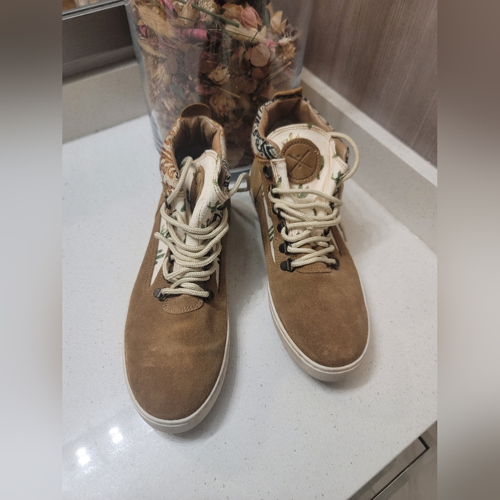 Inkkas Tan Lace-Up Boots with Patterned Collar